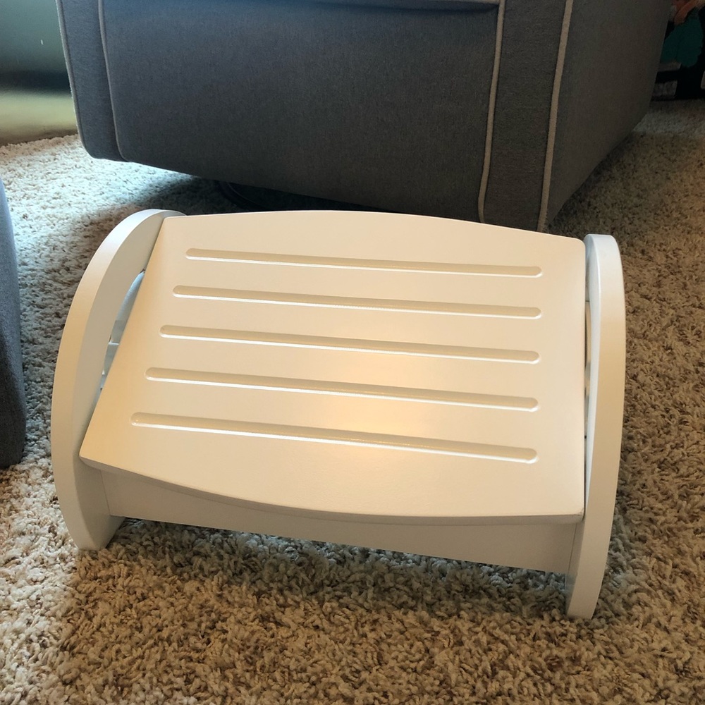 KidKraft White Nursing Stool. New Without Tags.